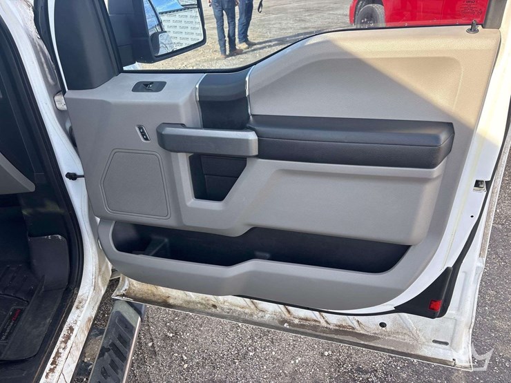 2015-ford-f150-image-24