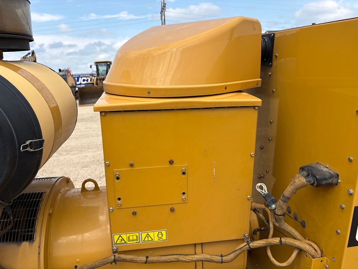 2007-caterpillar-225-kw-image-12