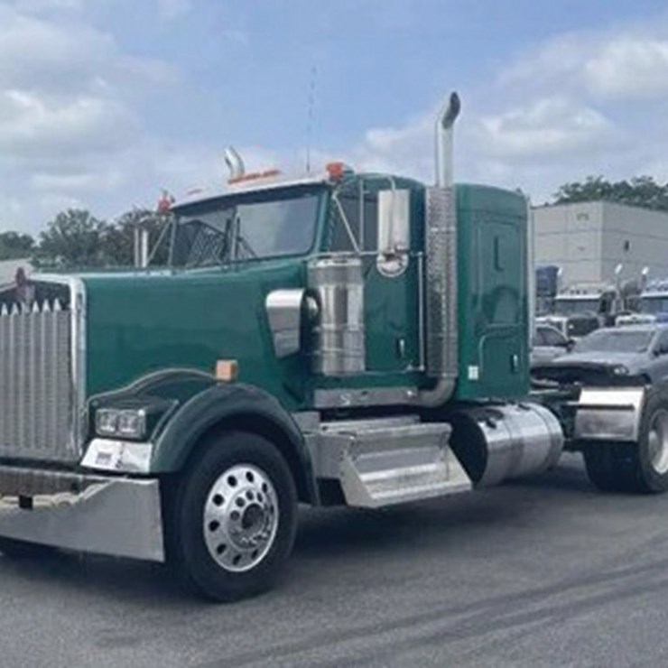 2022 KENWORTH W900