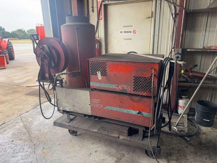 alkota-5301-pressure-washer-with-hose,-reel,-and-burner,-3-phase-hookup,-wand-with-nozzles,-does-run-image-1