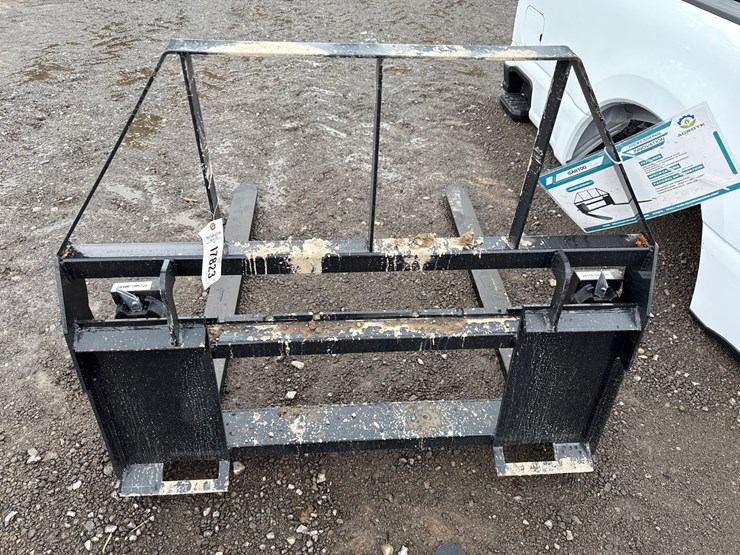 #6017-•-48"-skid-steer-pallet-forks-image-2