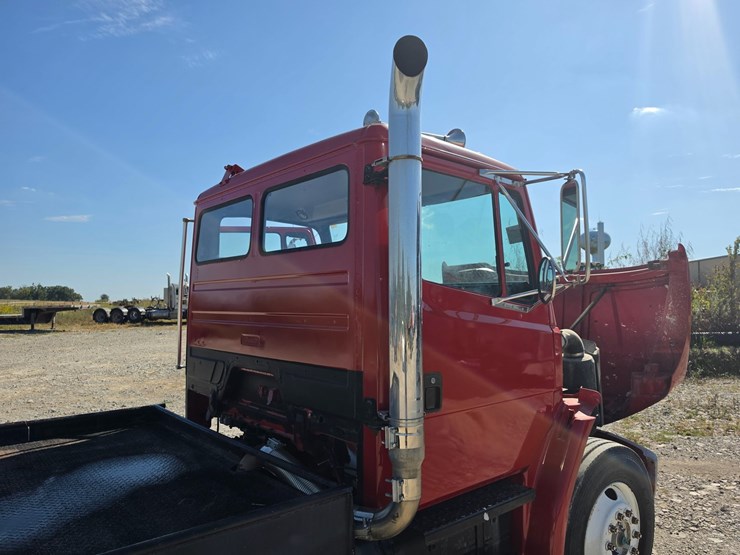1997-freightliner-fl70-image-95