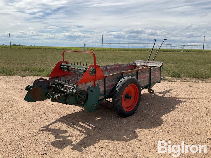 new-idea-m-12a-manure-spreader-image-7