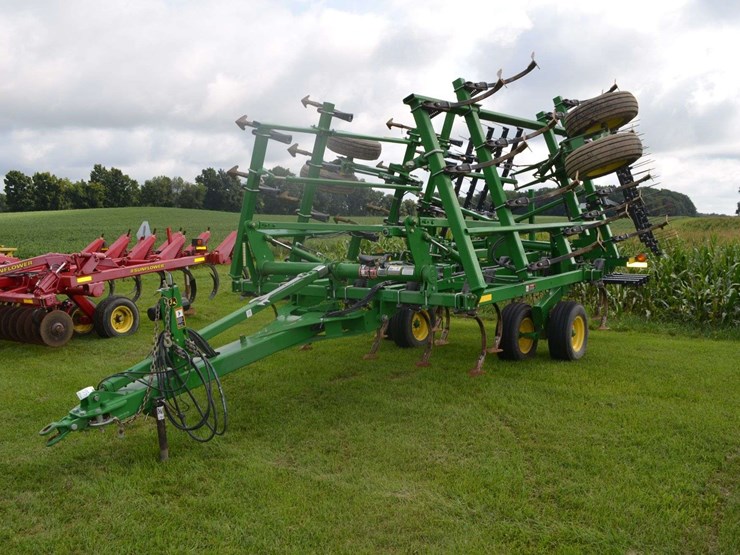 john-deere-2210l-image-1