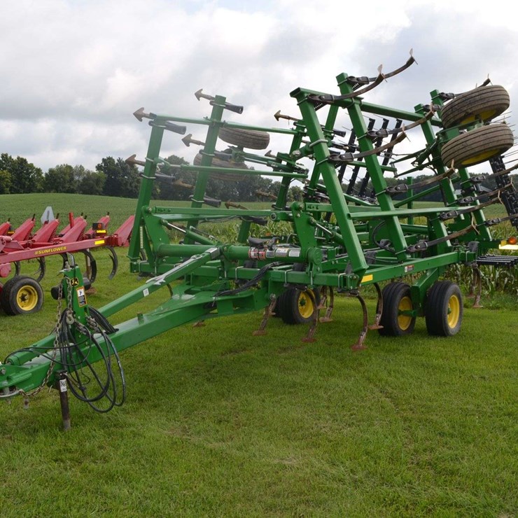 JOHN DEERE 2210L
