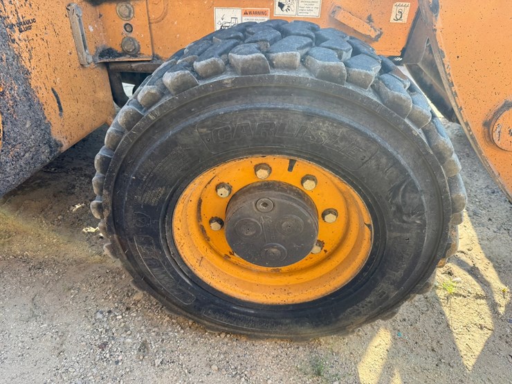 #2486-•-2015-case-570nep-skip-loader-image-86