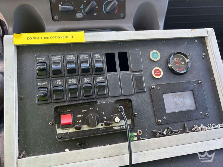 2015-freightliner-m2-106-image-19