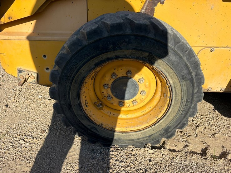 2003-john-deere-240-image-43