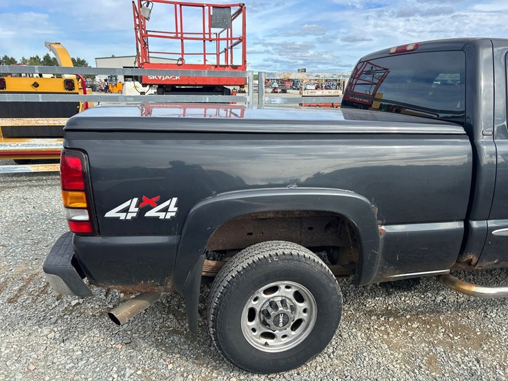 2005-gmc-sierra-2500-image-16