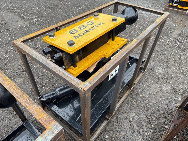 #6050-•-agrotk-skid-steer-hyd-post-driver-image-4