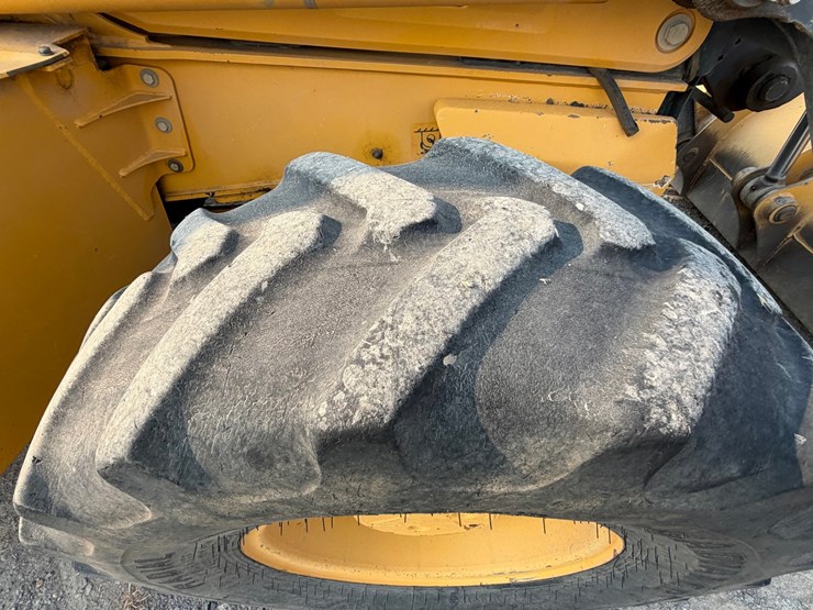 2017-deere-410l-image-83