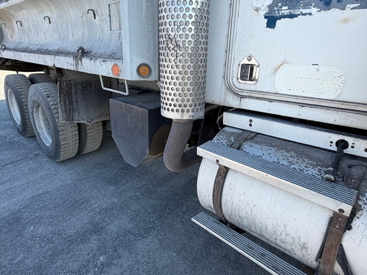 #2532-•-kenworth-w928-tandem-axle-dump-truck-image-23