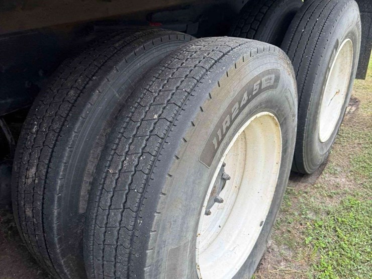 2000-mack-rd690s-image-17