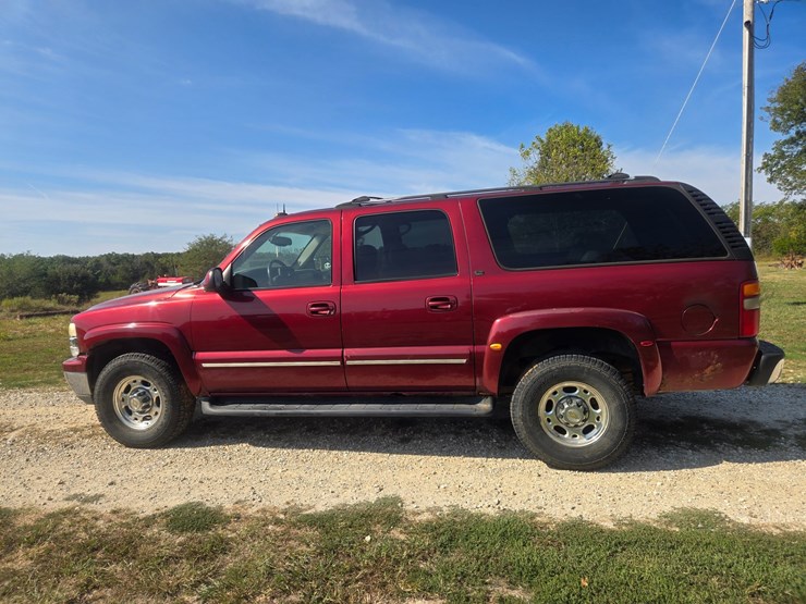 2003-chevrolet-suburban-image-6