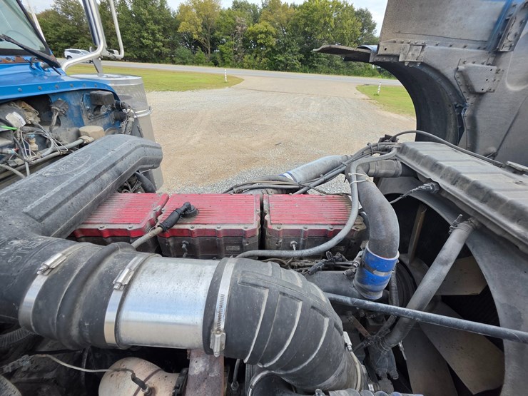2005-peterbilt-379-image-47