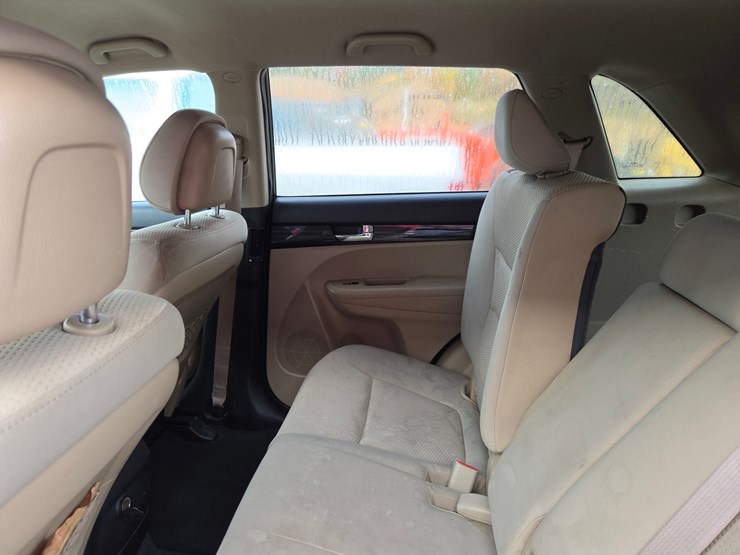2011-kia-sorento-image-35