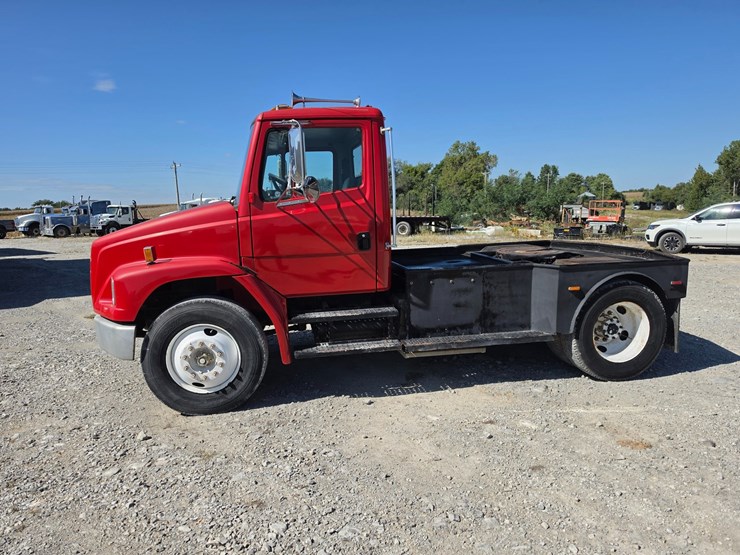 1997-freightliner-fl70-image-6