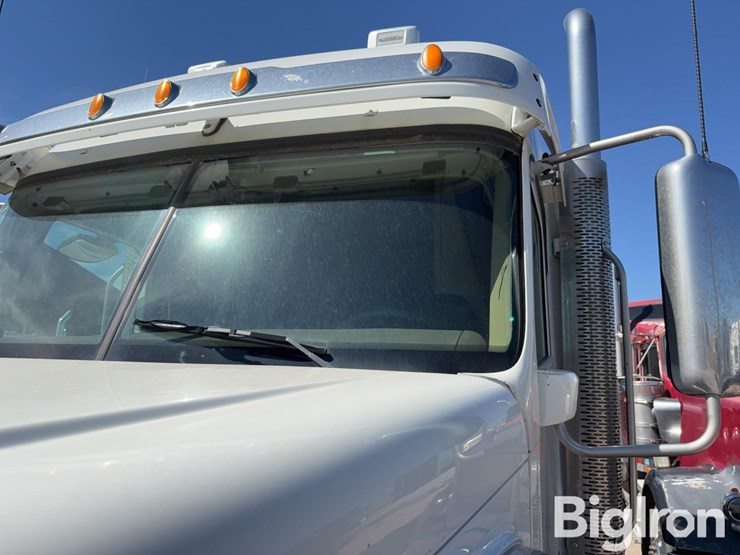 2013-freightliner-coronado-132-image-11