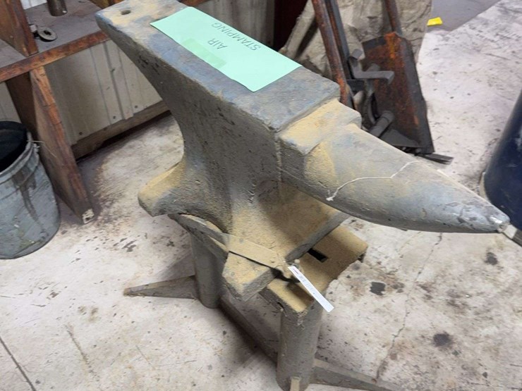 large-anvil-on-stand-30-1/2"l-x-5"w-image-4