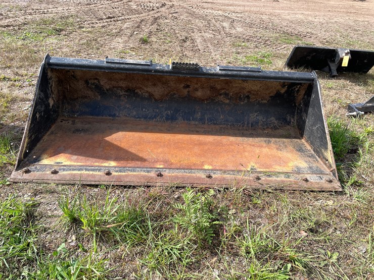 #1612-•-john-deere-skid-steer-bucket-image-2