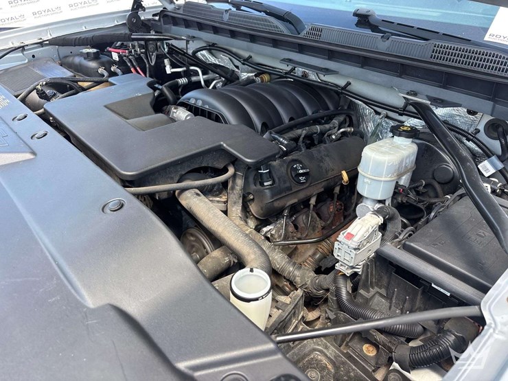 2017-chevrolet-silverado-1500-lt-image-8
