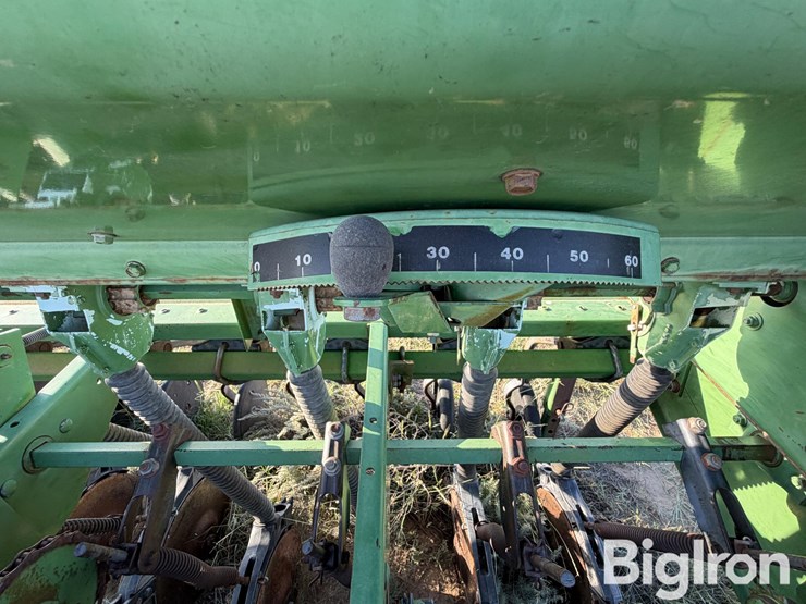 john-deere-520-image-13