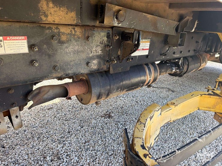 2017-freightliner-m2-106-image-52