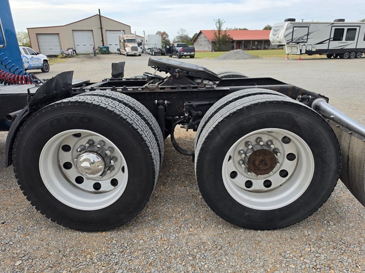 2005-peterbilt-379-image-109