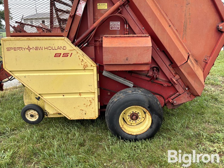 new-holland-851-image-10
