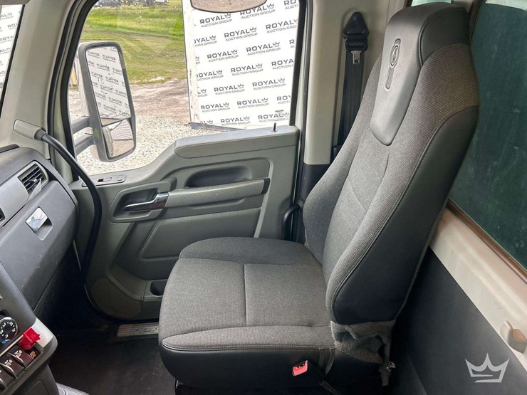 2022-kenworth-t880-image-34