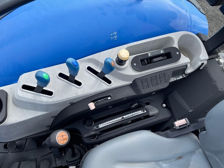 new-holland-workmaster-120-image-9