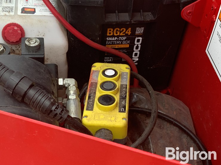 2025-massey-ferguson-730-image-18