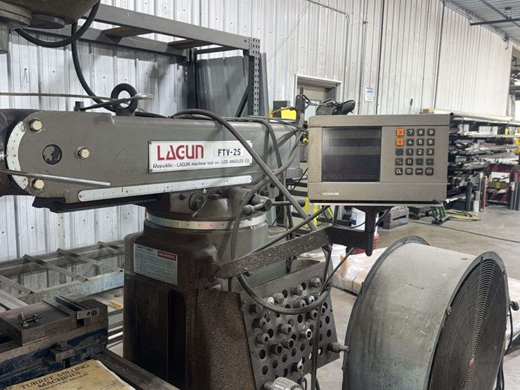 republic--lagun-model:-ftv-2s-turret-milling-machine-with-heidenhain-control-monitor-image-6