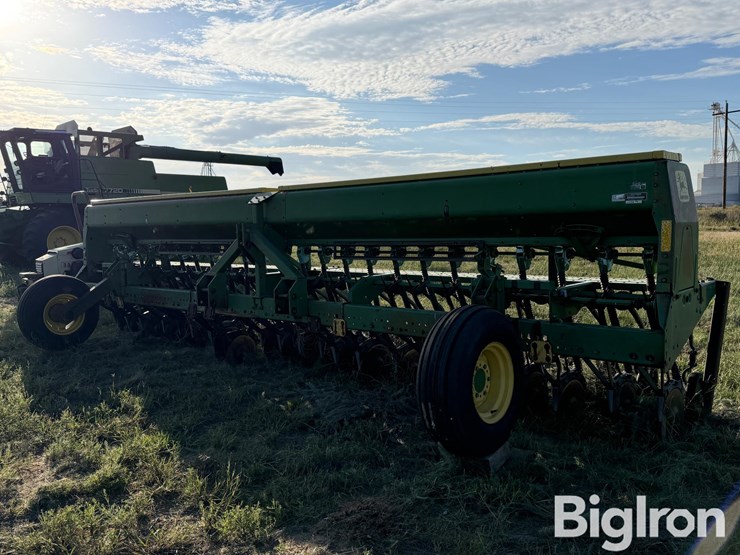 john-deere-520-image-3