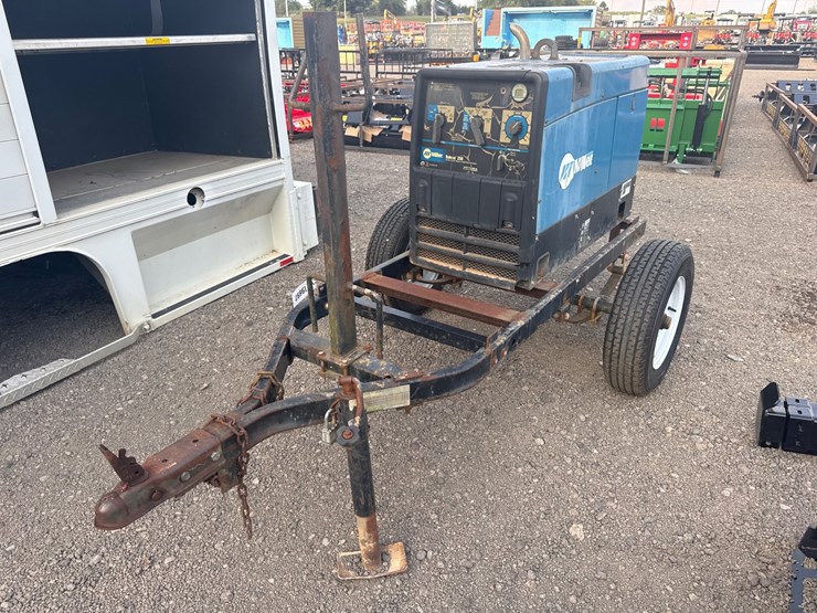 #6071-•-miller-bobcat-250-towable-welder-image-2