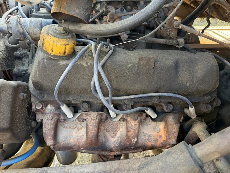 1983-ford-800-image-14