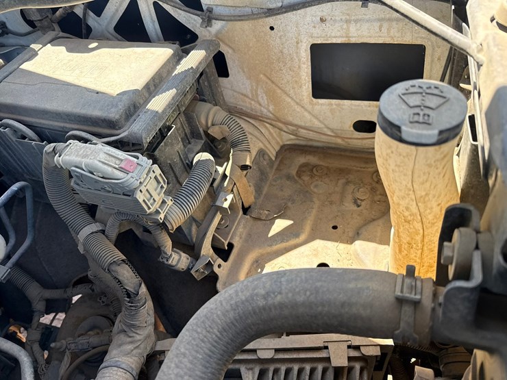 #1395-•-2019-chevrolet-silverado-4x4-pickup-truck-image-22