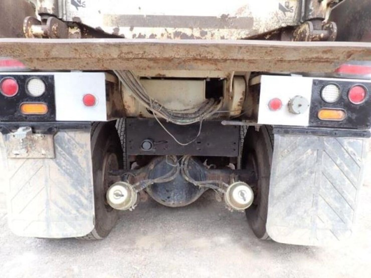 2015-freightliner-114sd-image-61