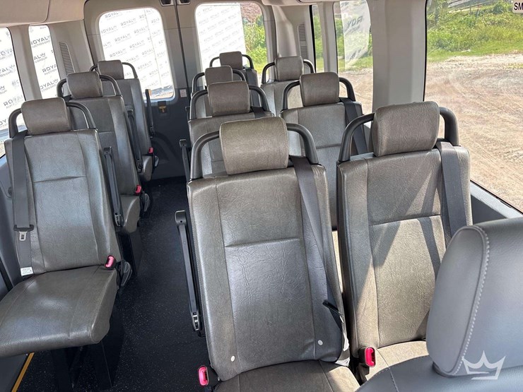 2019-ford-transit-image-19