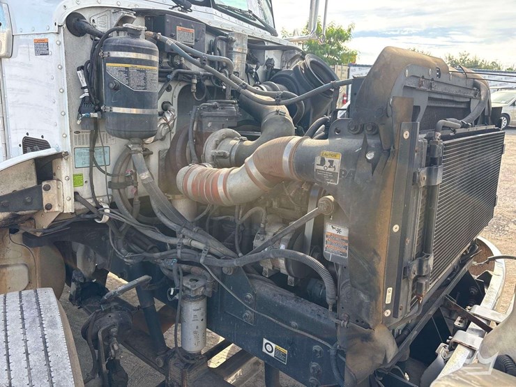 2008-peterbilt-335-image-7