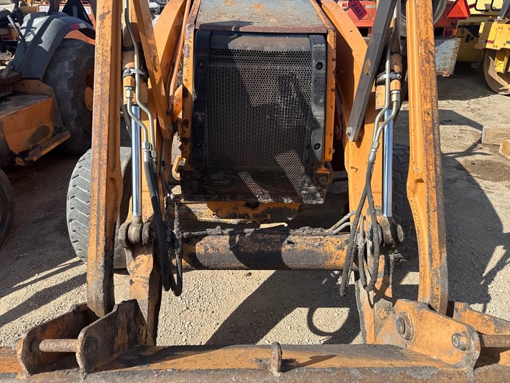 #2483-•-2009-case-570mxt-series-3-skip-loader-image-11