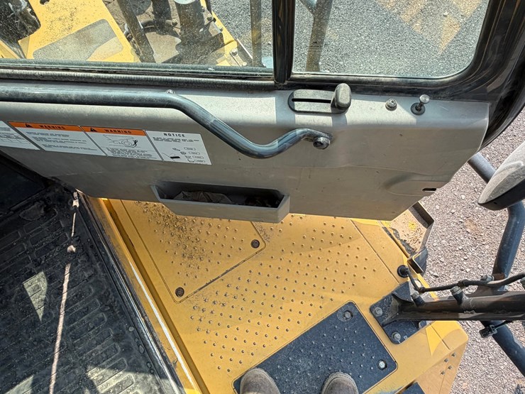 2016-komatsu-hm400-5-image-116