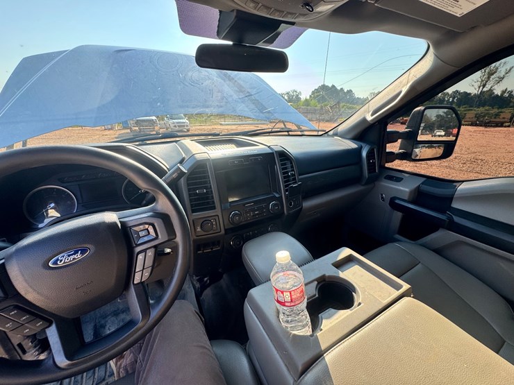 2021-ford-f250-xl-image-16