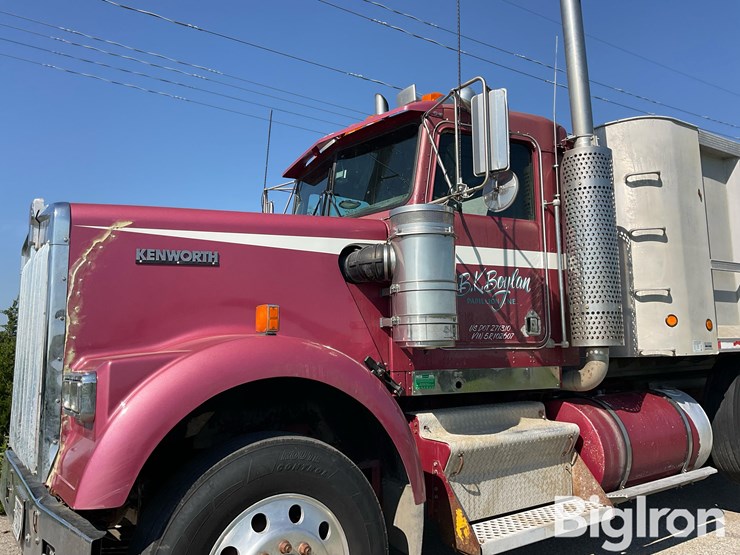 2005-kenworth-w900b-image-9
