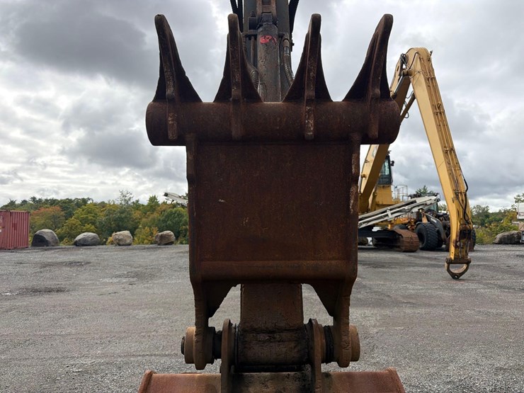 deere-200d-lc-image-19