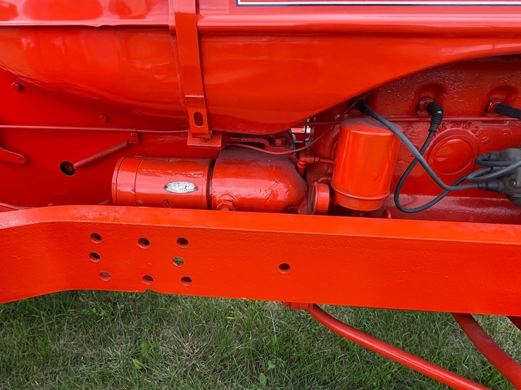 #1003-•-allis-chalmers-ib-tractor-image-15