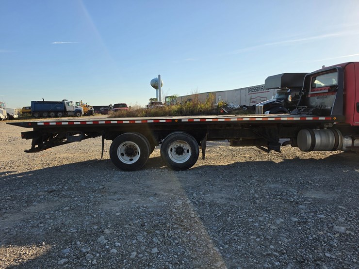 2006-freightliner-m2-106-image-70