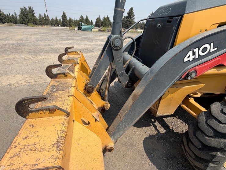 2016-deere-410l-image-10