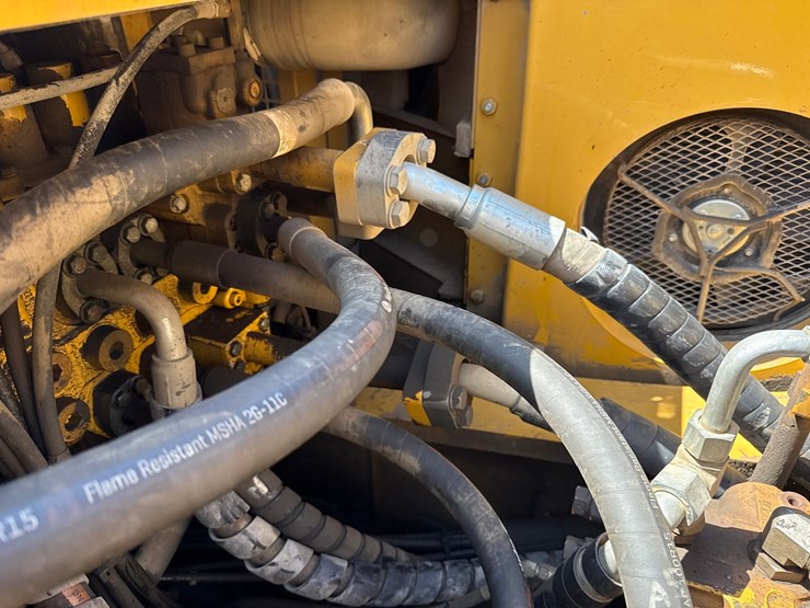 2012-caterpillar-c13-image-39