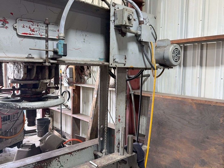 manley-80-ton-hydraulic-press,-3-phase-plug,-foot-pedal-control-image-4